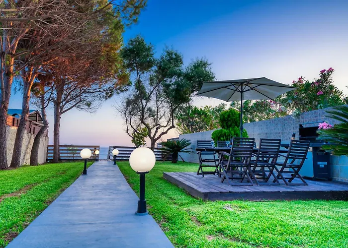 Angela Villa Ágios Matthaíos